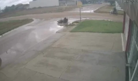 Moradores denunciam buraco encoberto por água na zona urbana de Vilhena