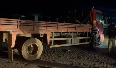 Motociclista fica em estado grave após colisão com caminhão em Porto Velho