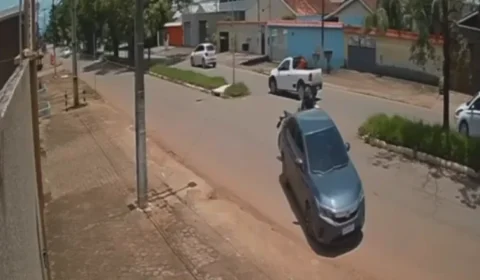 VÍDEO: Motociclista fica ferido após colisão com carro na zona Leste de Porto Velho
