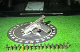Homem é preso com pistola .45 após travessia clandestina na fronteira em Guajará-Mirim