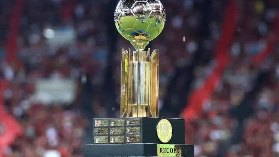 Lanús e Flamengo começam a disputa pela Recopa Sul-Americana nesta quinta-feira