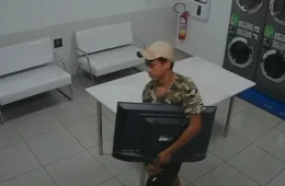 Homem é filmado furtando TV em lavanderia durante a madrugada em Porto Velho
