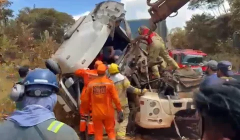 Vídeo mostra resgate de motorista preso nas ferragens após grave acidente no anel viário de Porto Velho