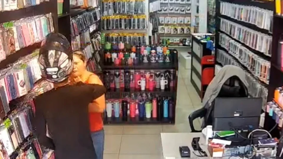 Empresária reage a tentativa de roubo de cordão de ouro em loja de Porto Velho