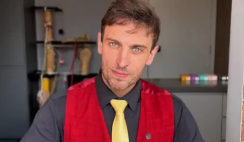 Justiça suspende condenação de Léo Lins em ação sobre piada envolvendo criança com microcefalia