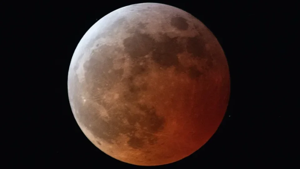 “Lua de Sangue”: eclipse lunar total poderá ser visto no Brasil na madrugada de terça-feira