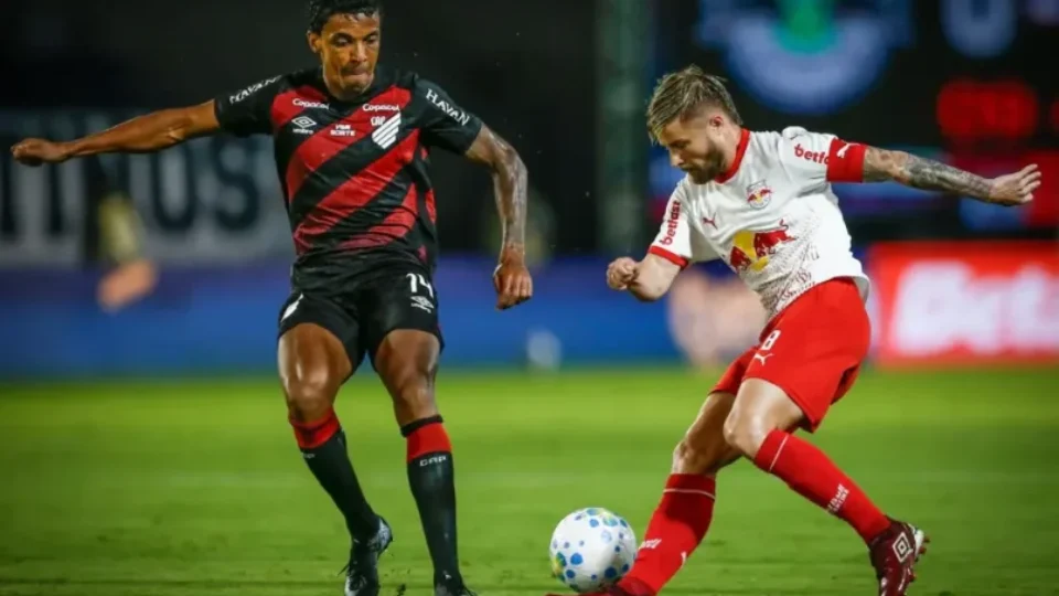 Bragantino e Athletico-PR empatam em duelo equilibrado pelo Brasileirão