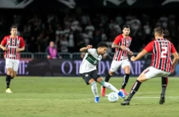 São Paulo vence o Coritiba com gol de pênalti de Cauly no Brasileirão