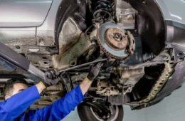 Suspensão comprometida afeta estabilidade do veículo e aumenta risco de acidentes