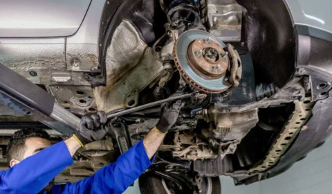 Suspensão comprometida afeta estabilidade do veículo e aumenta risco de acidentes