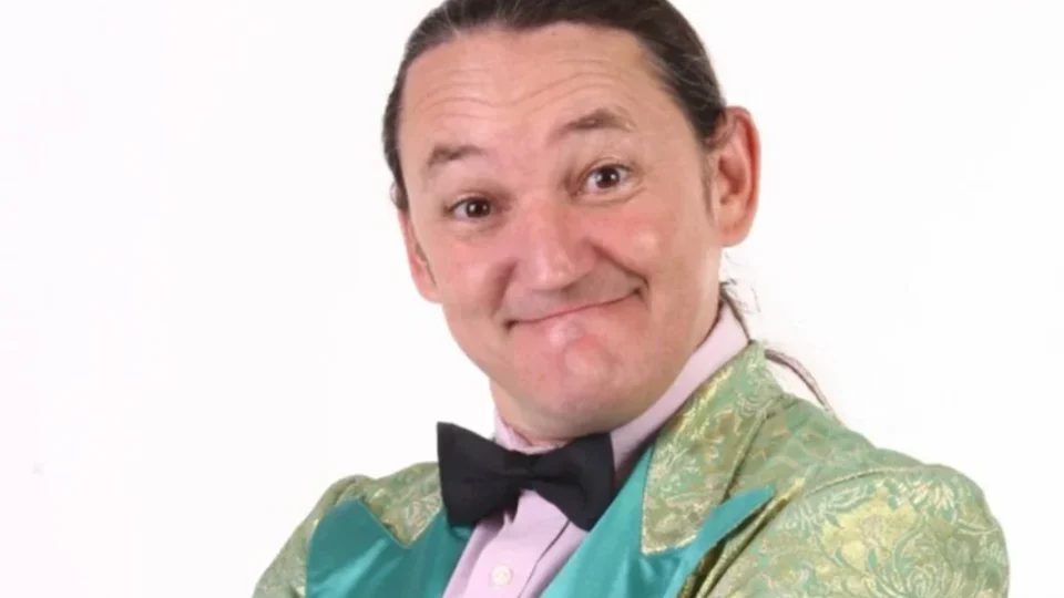 Marquito sofre acidente de moto e está em coma induzido