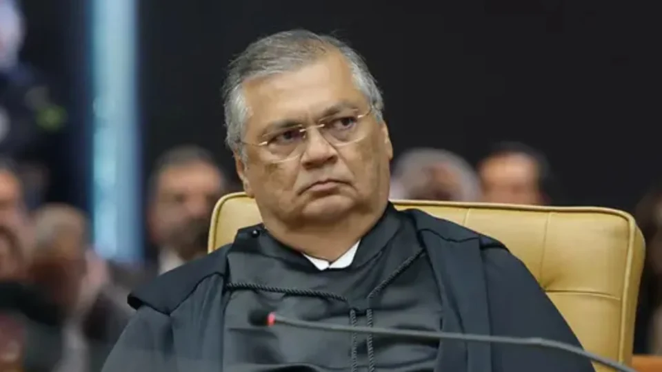 Dino suspende ‘penduricalhos’ no serviço público após Congresso ampliar benefícios