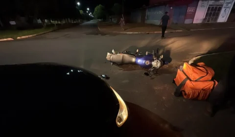 Acidente entre carro e motocicleta é registrado em cruzamento de Vilhena