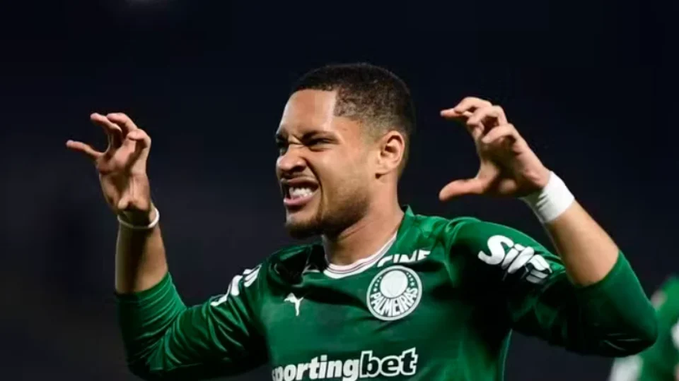 Palmeiras vence o Fluminense em jogo movimentado e segue na liderança do Brasileirão