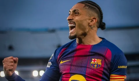 Com show de Raphinha, Barcelona atropela Newcastle e vai às quartas da Champions