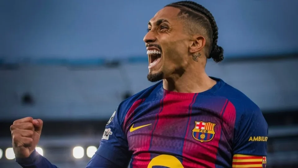 Com show de Raphinha, Barcelona atropela Newcastle e vai às quartas da Champions