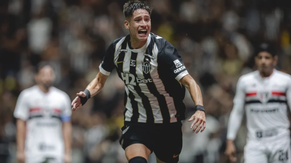 Atlético-MG vence o São Paulo na Arena MRV e encosta nos líderes