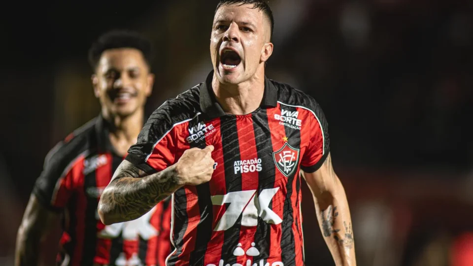 Vitória sofre pressão, mas vence o Atlético-MG no Barradão pelo Brasileirão