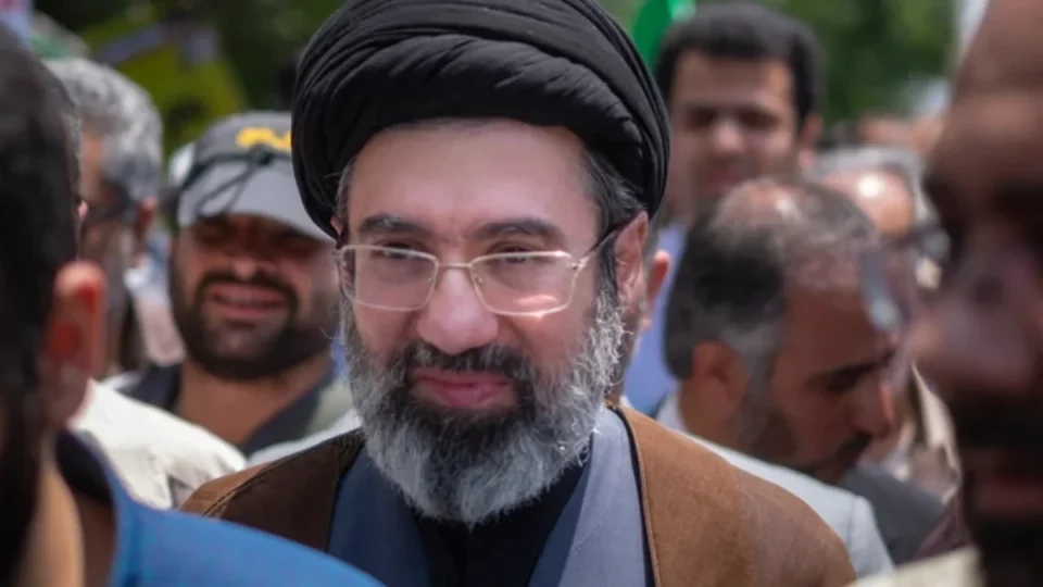 Mojtaba Khamenei sobreviveu a bombardeio por ‘segundos’, diz jornal