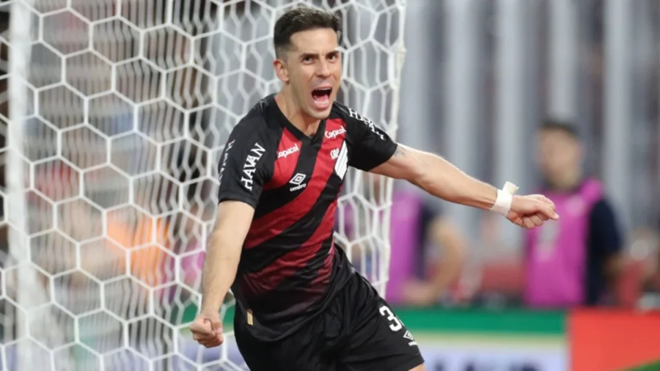 Athletico atropela o Botafogo na Baixada com show de Viveros e Esquivel