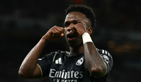 Com brilho de Vini Jr., Real Madrid vence o City em Manchester e avança na Champions