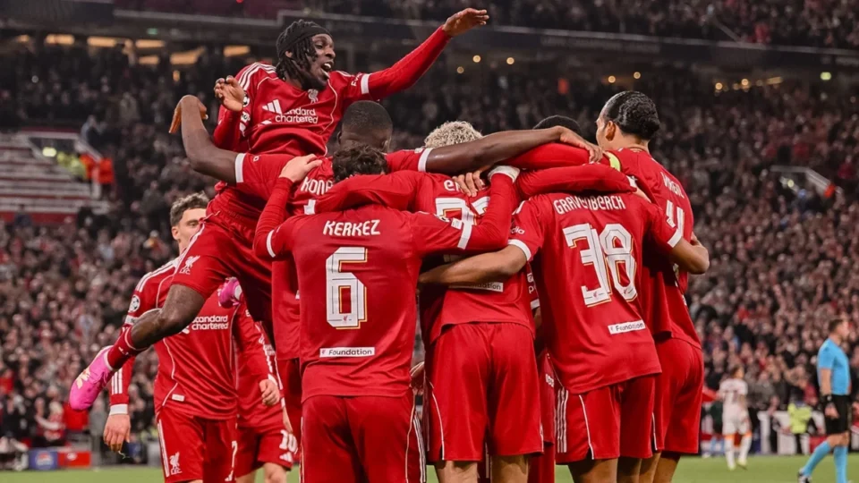Liverpool amassa o Galatasaray em Anfield e carimba vaga nas quartas