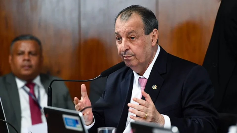 MDB se aproxima de Omar Aziz e redefine cenário eleitoral do Amazonas em 2026