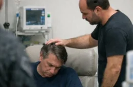 Carlos Bolsonaro relata visita a Jair Bolsonaro e diz viver ‘momento mais difícil’