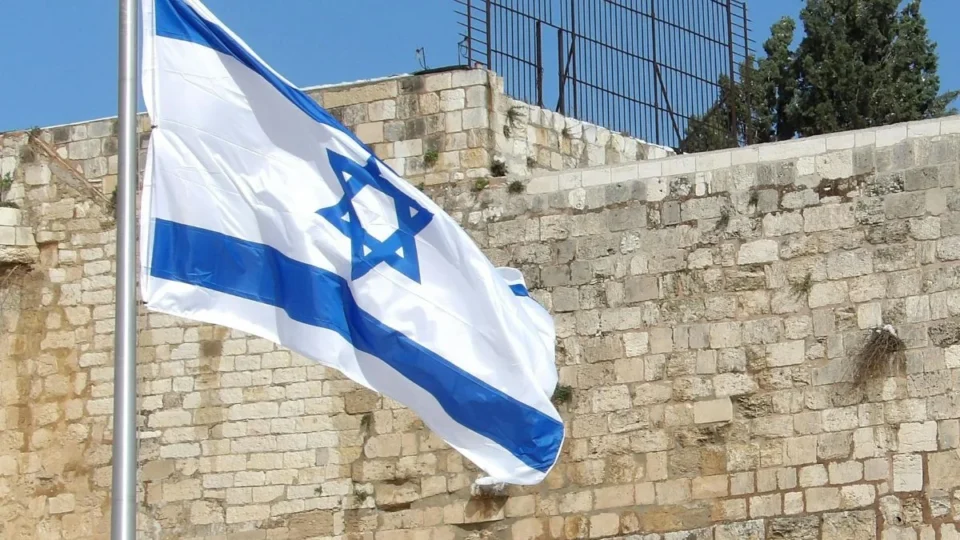 CONIB se manifesta em apoio a Israel; moradora do país chama ofensiva contra o Irã de “emergencial”