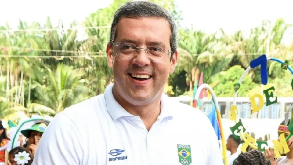 Prefeito afastado pelo STF anuncia pré-candidatura ao Governo do Amapá no mesmo dia