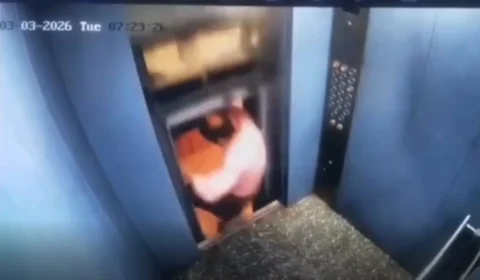 VÍDEO: Homem quase é esmagado por elevador com portas abertas na Índia