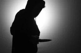 Filha grávida mata padrasto a facadas após tentar defender mãe durante briga de casal