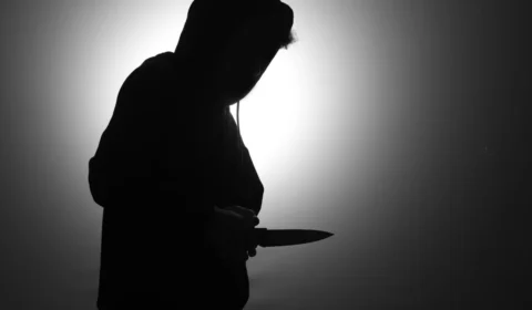 Filha grávida mata padrasto a facadas após tentar defender mãe durante briga de casal