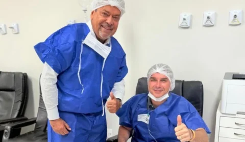 Flávio Bolsonaro é operado em Brasília por senador