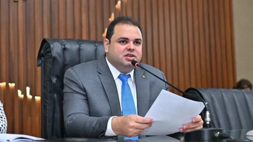 Roberto Cidade entra no radar do Senado podendo aquecer o cenário político para 2026 no Amazonas