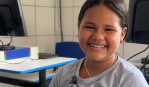 Menina descobre computadores em quilombo da Paraíba e simboliza inclusão digital