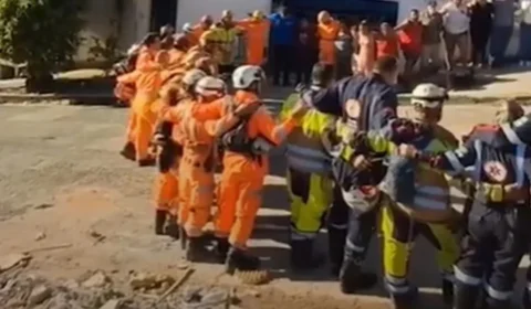 VÍDEO: Bombeiros fazem oração após resgate em asilo que desabou e deixou 12 mortos