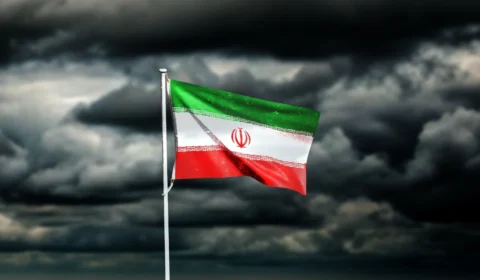 Secretário dos EUA diz que líder do Irã pode estar ferido e “desfigurado”