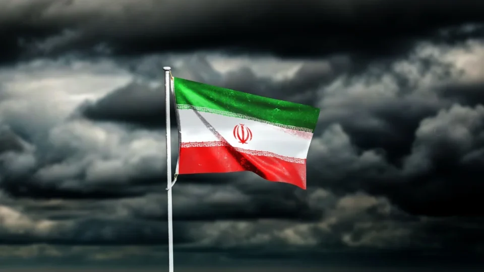 Irã promete retaliação contra EUA e Israel após posse do novo líder supremo