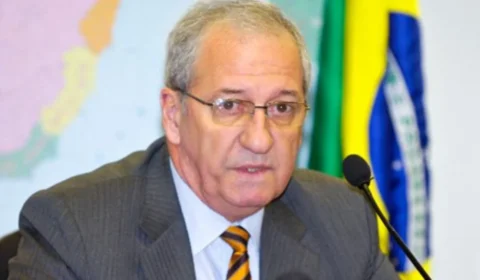 Prisão na ditadura causa deportação de ex-ministro de Lula em conexão no Panamá; entenda