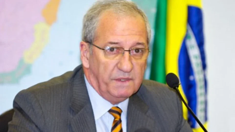 Prisão na ditadura causa deportação de ex-ministro de Lula em conexão no Panamá; entenda