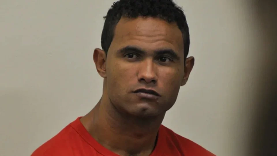 Goleiro Bruno é declarado foragido pela Justiça após mandado de prisão