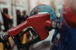 Governo anuncia fiscalização mais rígida em postos para conter alta dos combustíveis