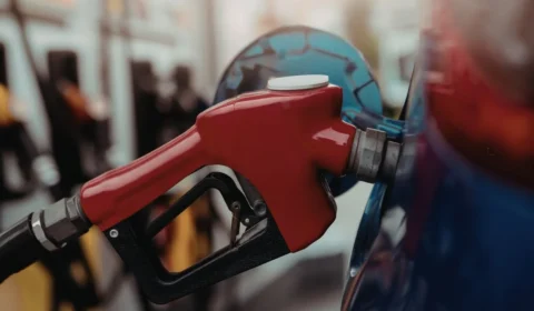 Governo anuncia fiscalização mais rígida em postos para conter alta dos combustíveis