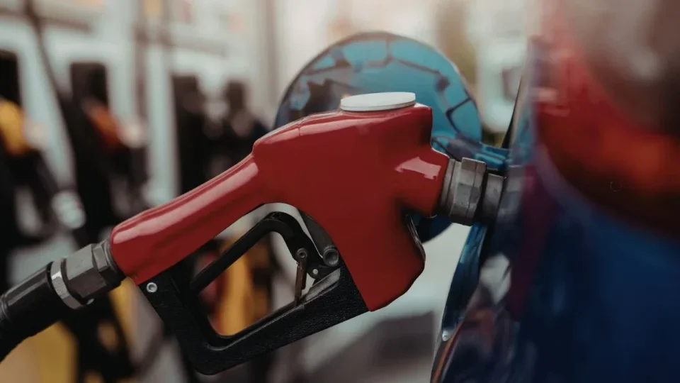 Governo abre cofre e libera R$ 10 bilhões para conter diesel