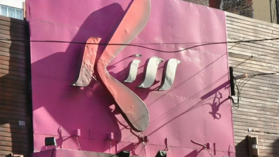 Ex-sócio da Boate Kiss vai para regime aberto e cantor recebe liberdade condicional