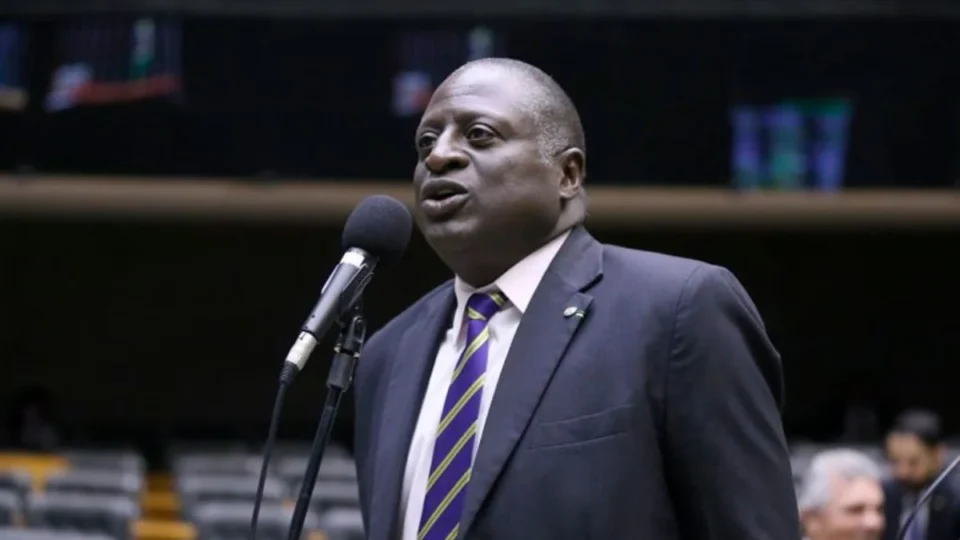 Aliado de Bolsonaro na corrida pelo TCU pode favorecer PT; entenda