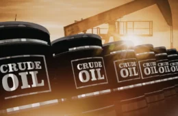 Crise no Estreito de Ormuz faz bancos elevarem previsão do preço do petróleo para 2026