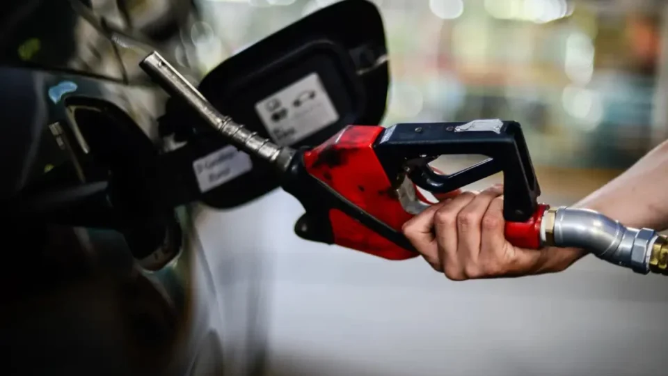 Diesel e gasolina sobem no DF; redução de impostos do governo não segura preços