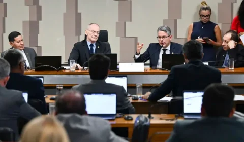 CPI aprofunda investigação do Banco Master, mas rejeita pedidos contra Paulo Guedes e aliados de Bolsonaro